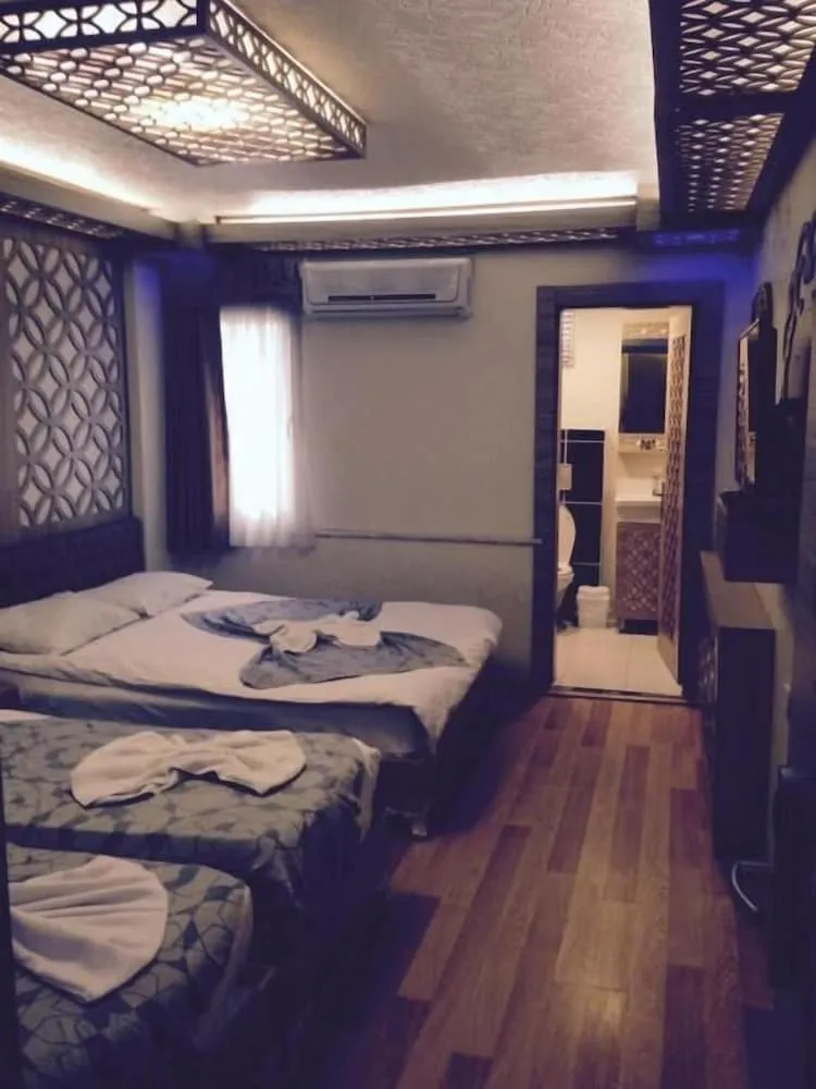 Üç Kişilik Oda