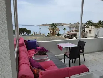 R House Hotel