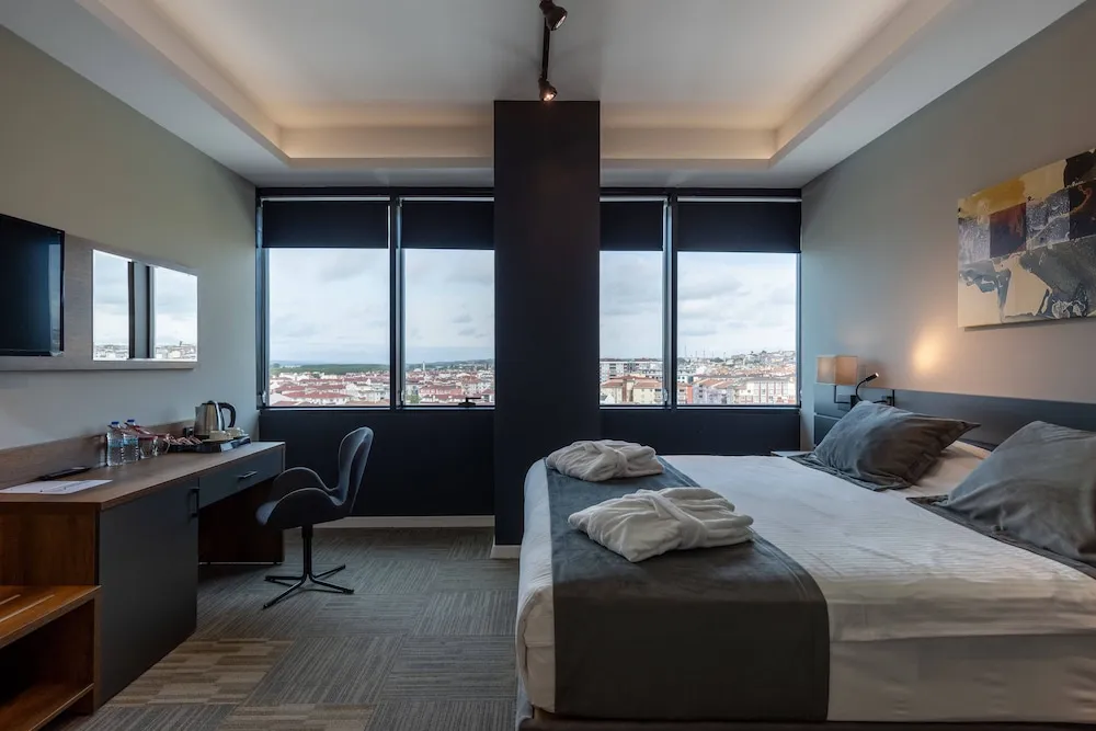 Deluxe Tek Büyük Yataklı Oda
