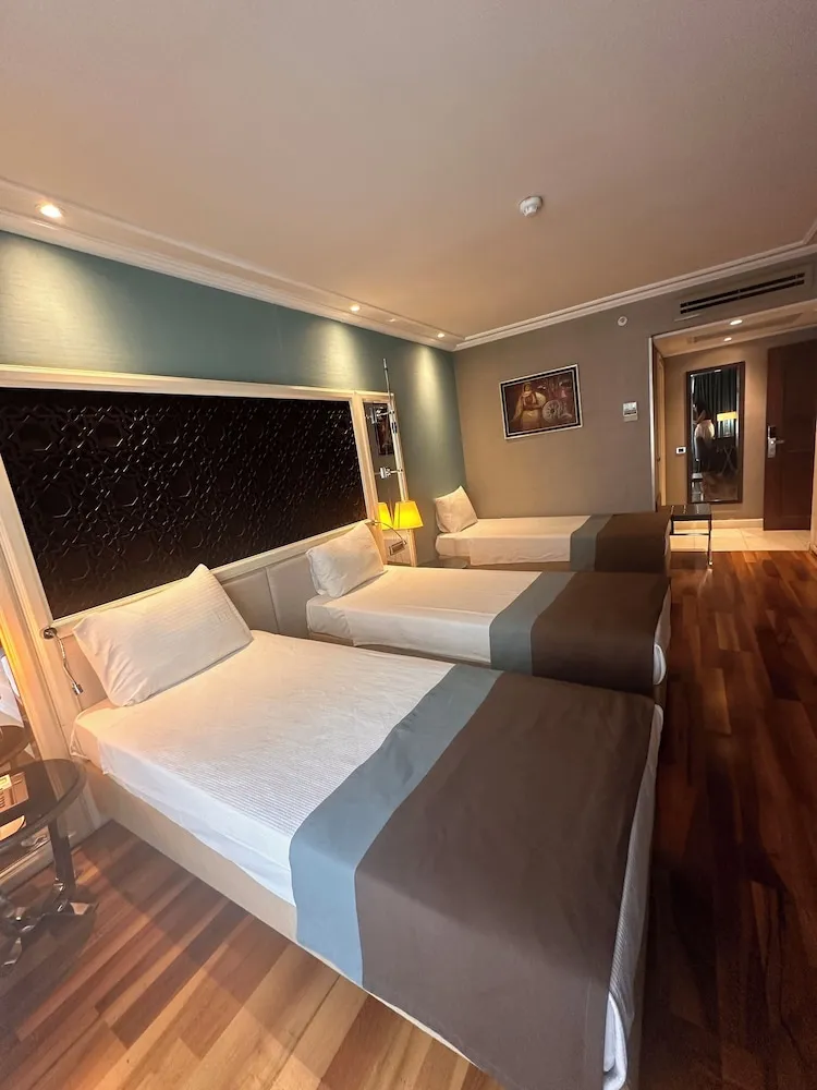 Deluxe Üç Kişilik Oda