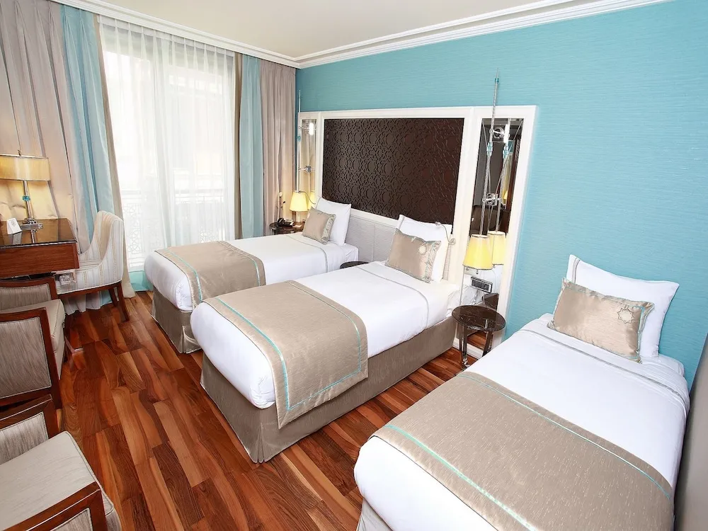 Deluxe Üç Kişilik Oda