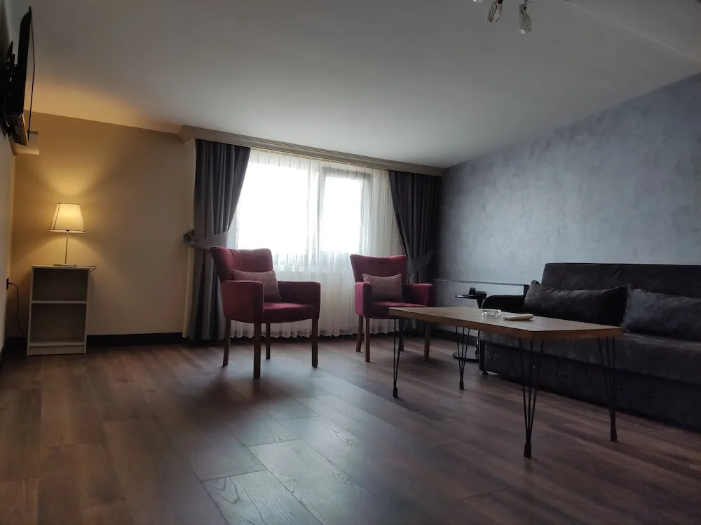 Standard Çatı Katı Süiti (Penthouse)