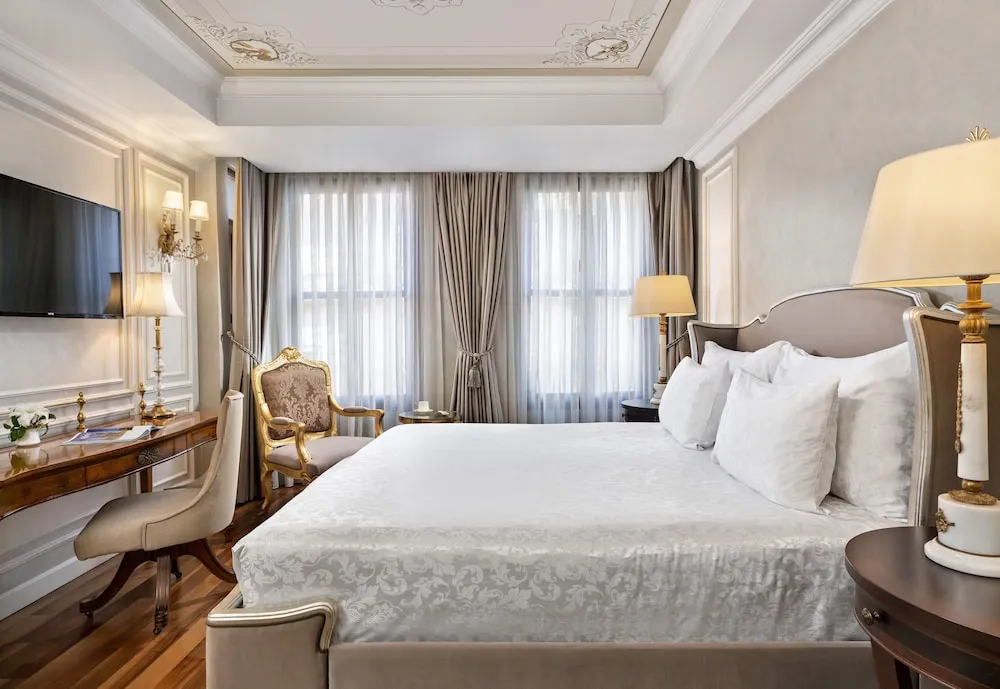 Junior Suite Pera View