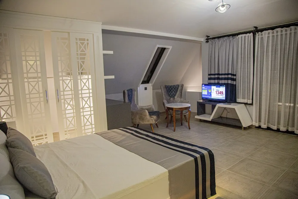 Deluxe Tek Büyük Yataklı Oda