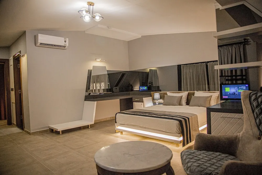 Deluxe Tek Büyük Yataklı Oda