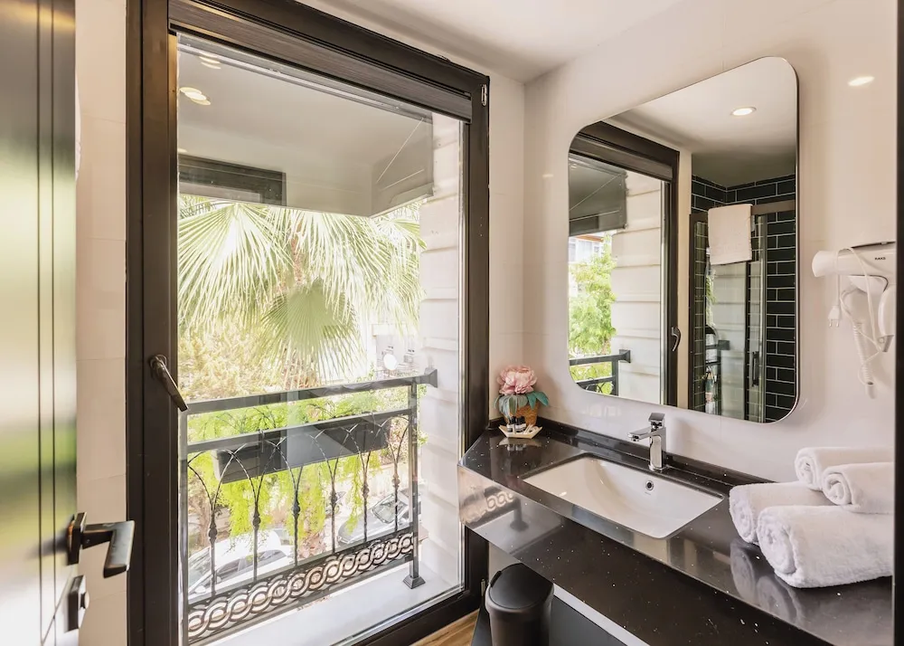 Deluxe Tek Büyük Yataklı Oda, Balkon