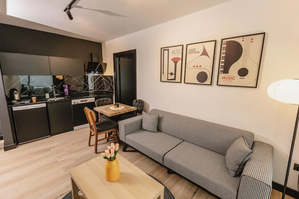 Deluxe Tek Büyük Yataklı Oda