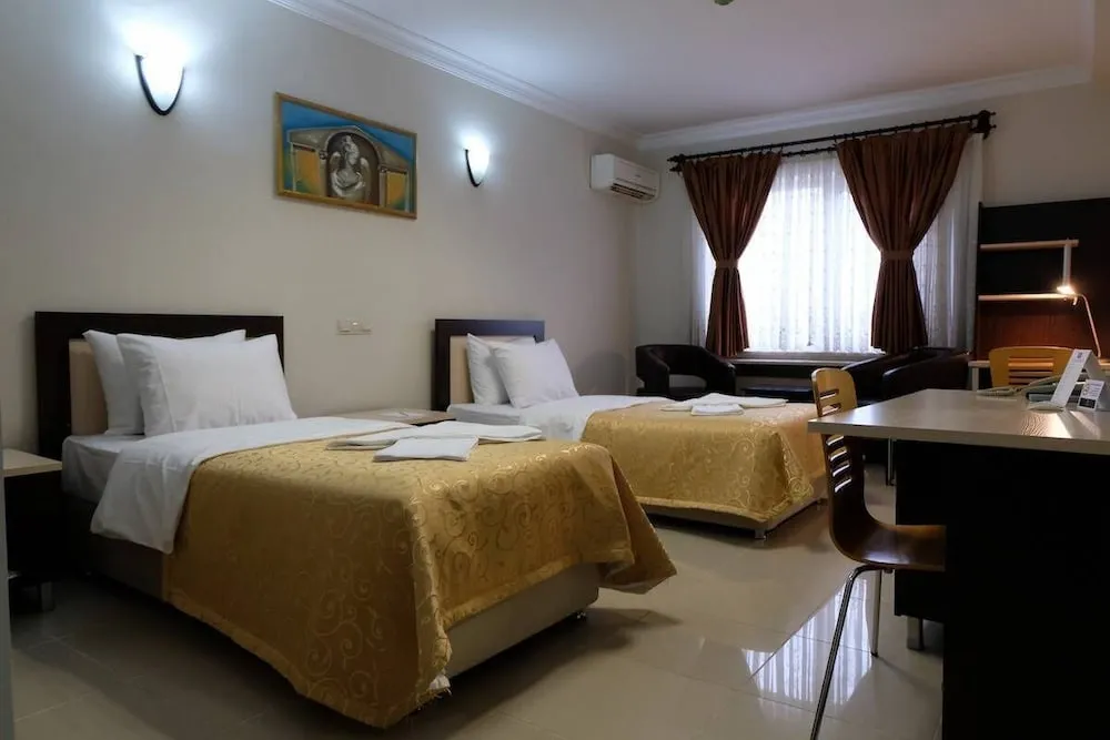 Tek Büyük veya İki Ayrı Yataklı Oda