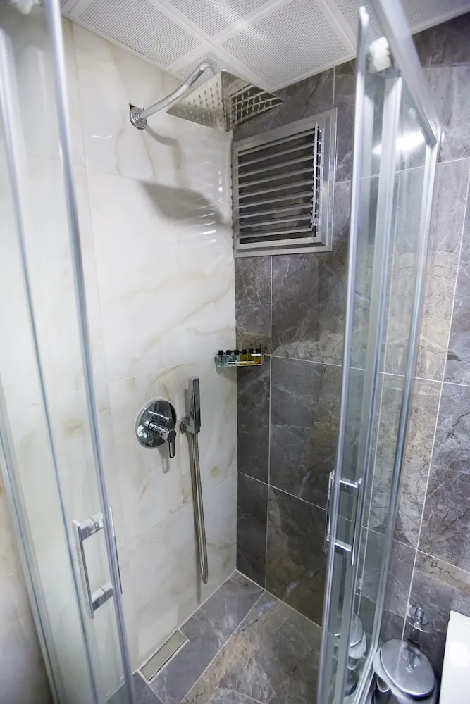 Economy Tek Büyük veya İki Ayrı Yataklı Oda