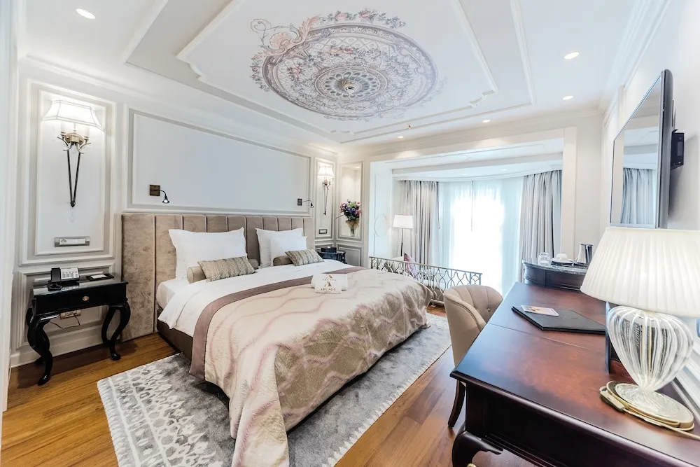 Luxury Oda