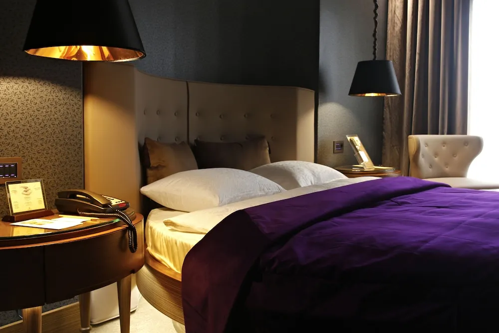 Deluxe King Suite