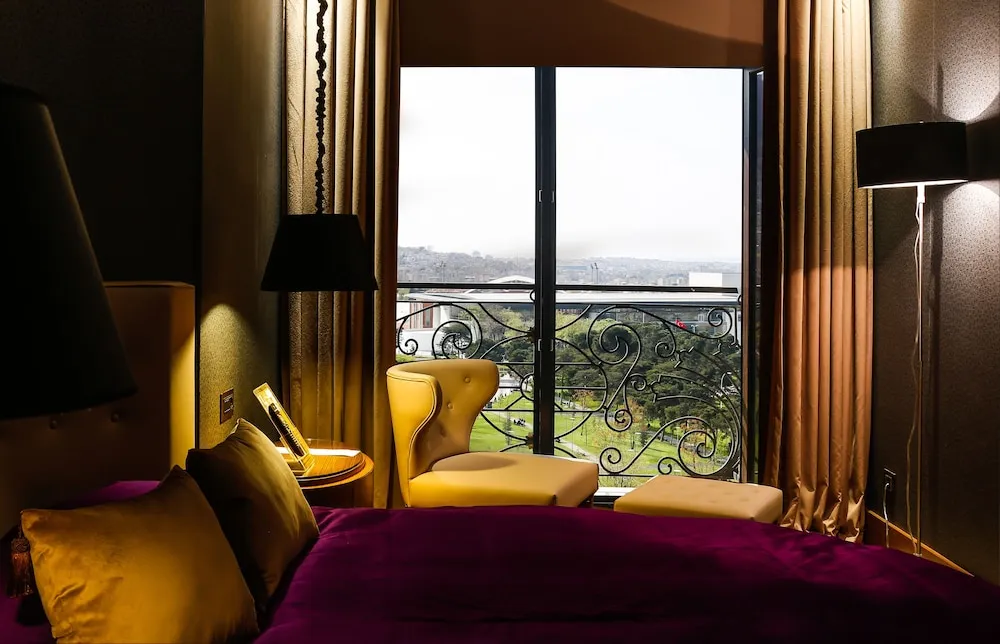 Deluxe King Suite