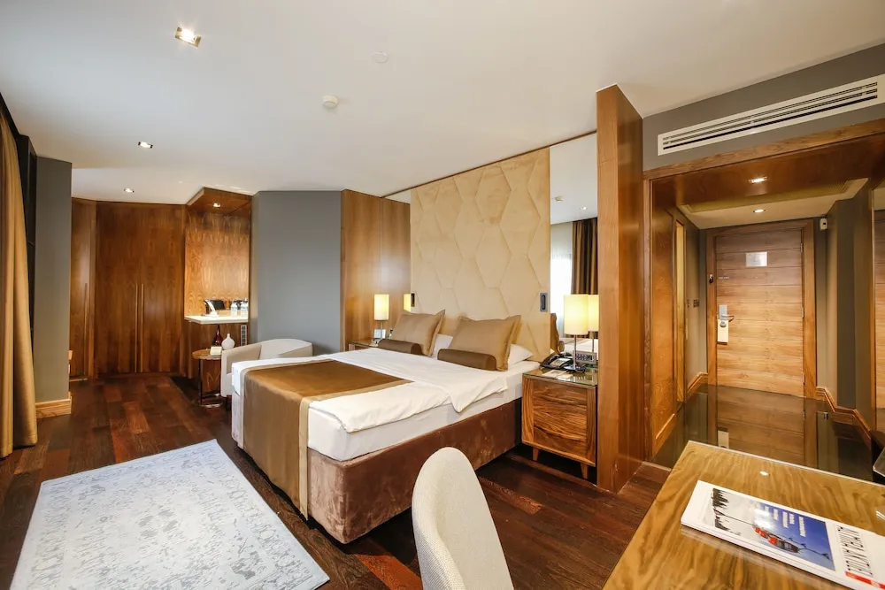 Superior Business Room