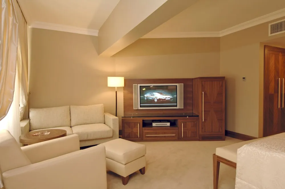 Corner Deluxe Room