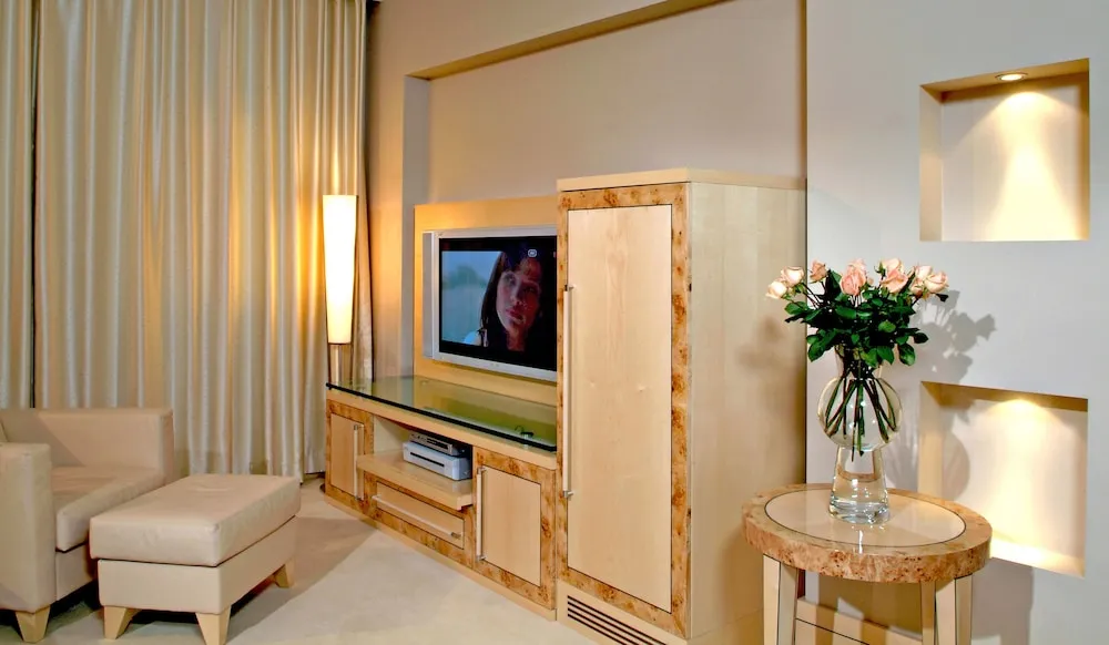 Corner Deluxe Room