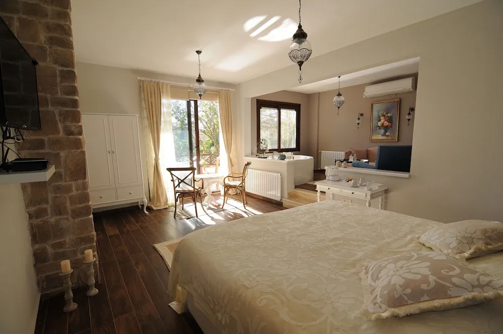Safran Queen Suite
