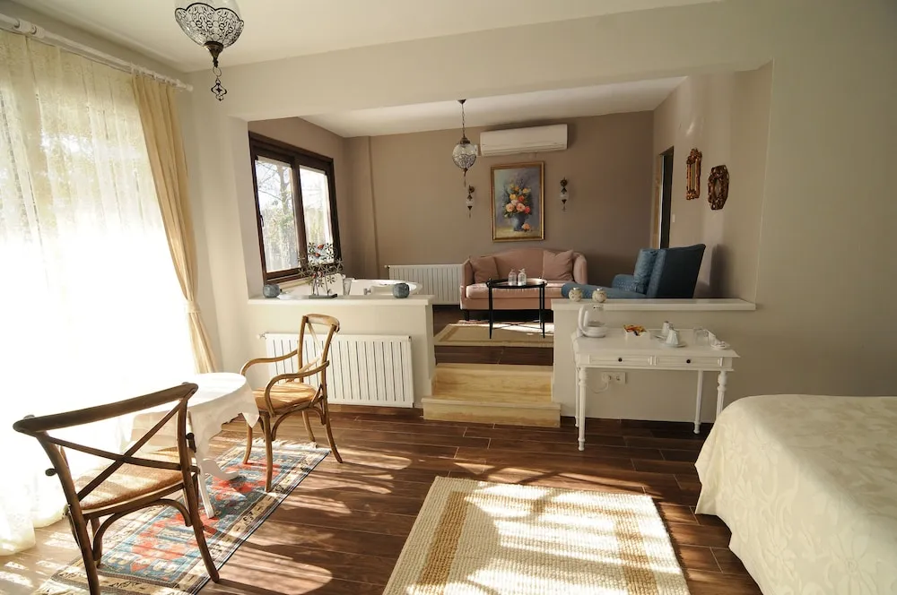 Safran Queen Suite