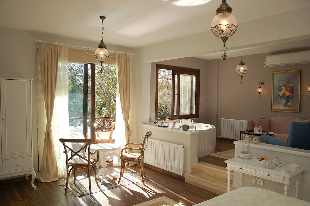 Safran Queen Suite