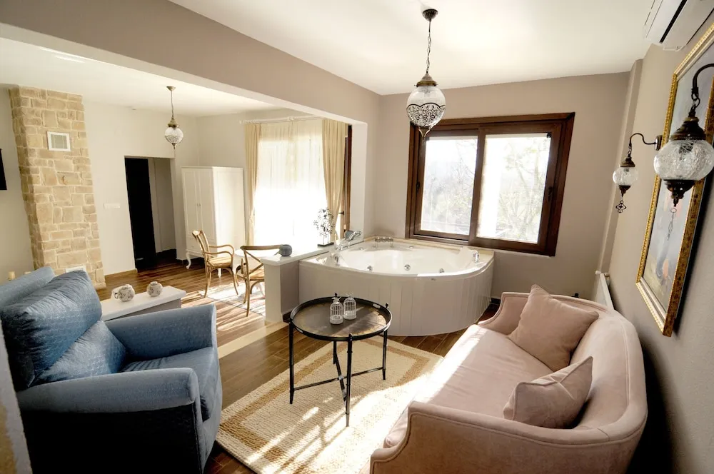 Safran Queen Suite