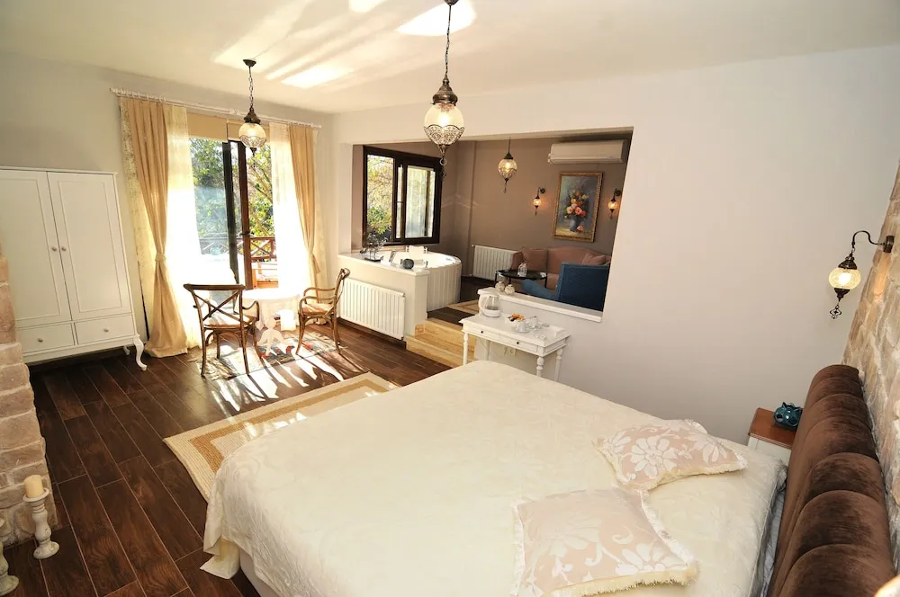 Safran Queen Suite