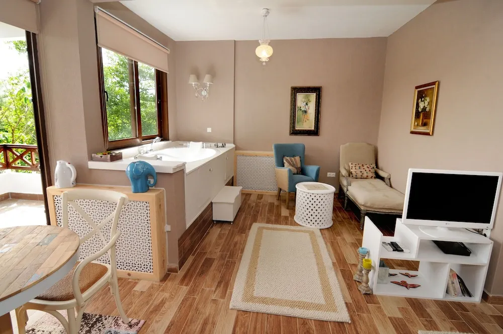 Gul Queen Suite