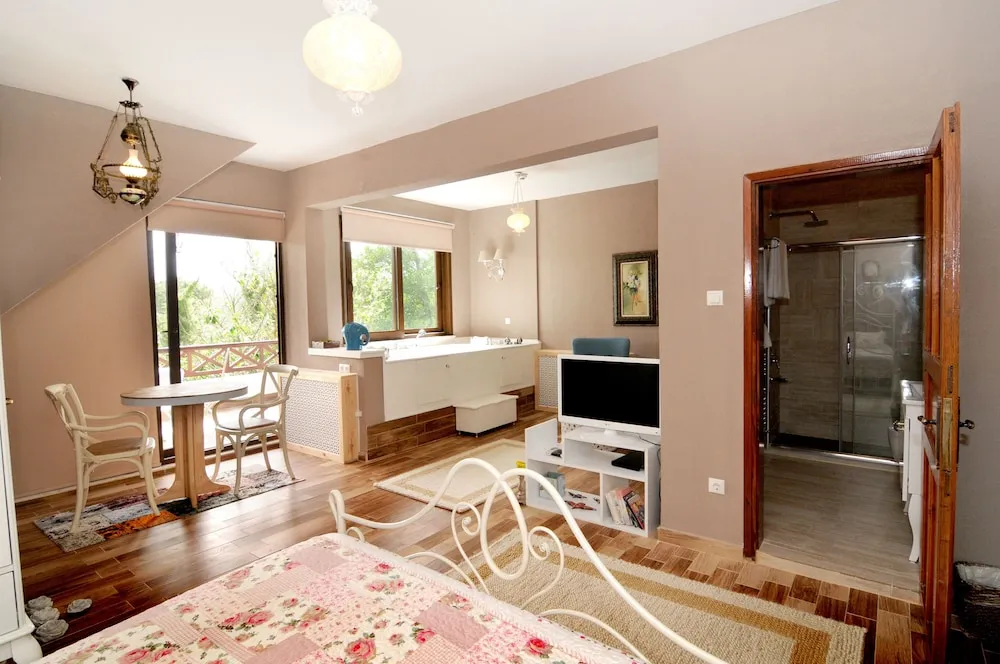 Gul Queen Suite