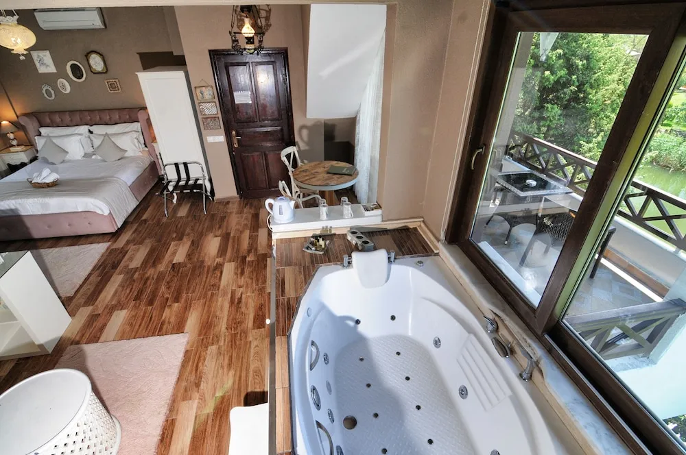Gul Queen Suite