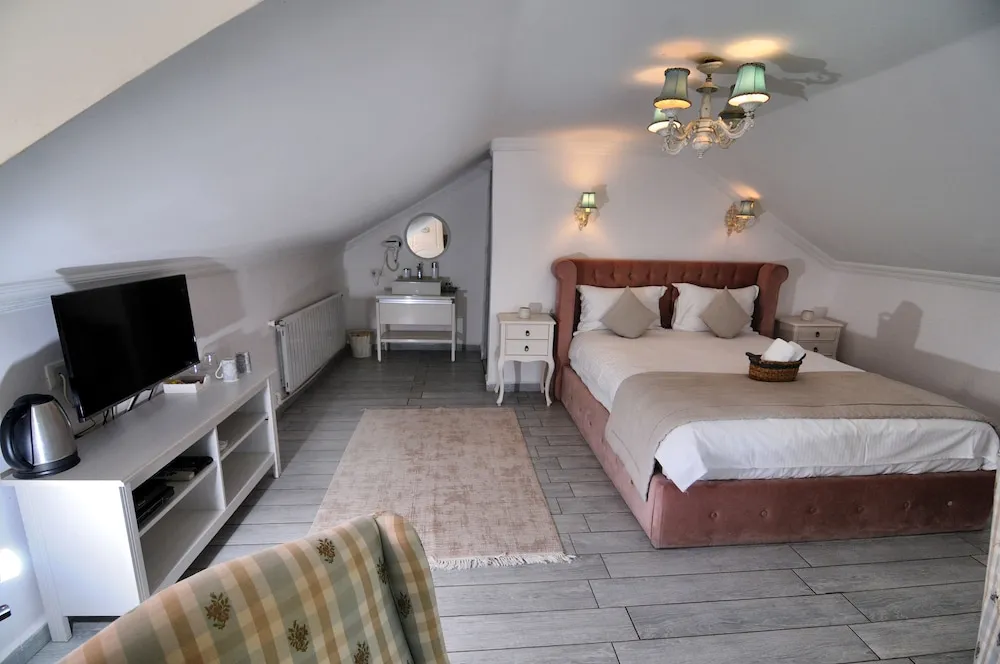 Defne Room