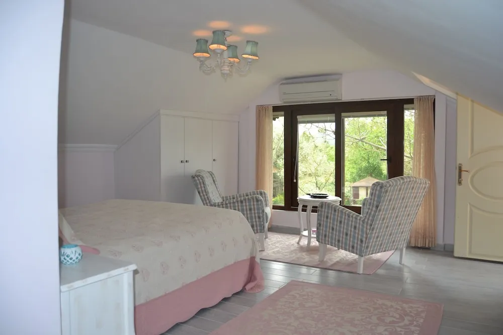 Defne Room