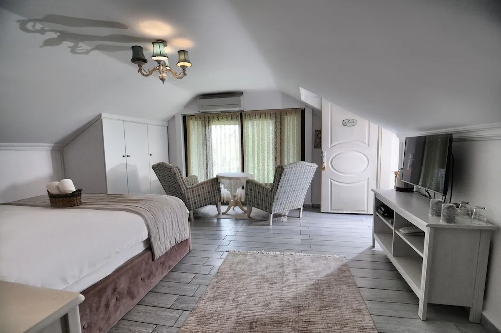 Defne Room