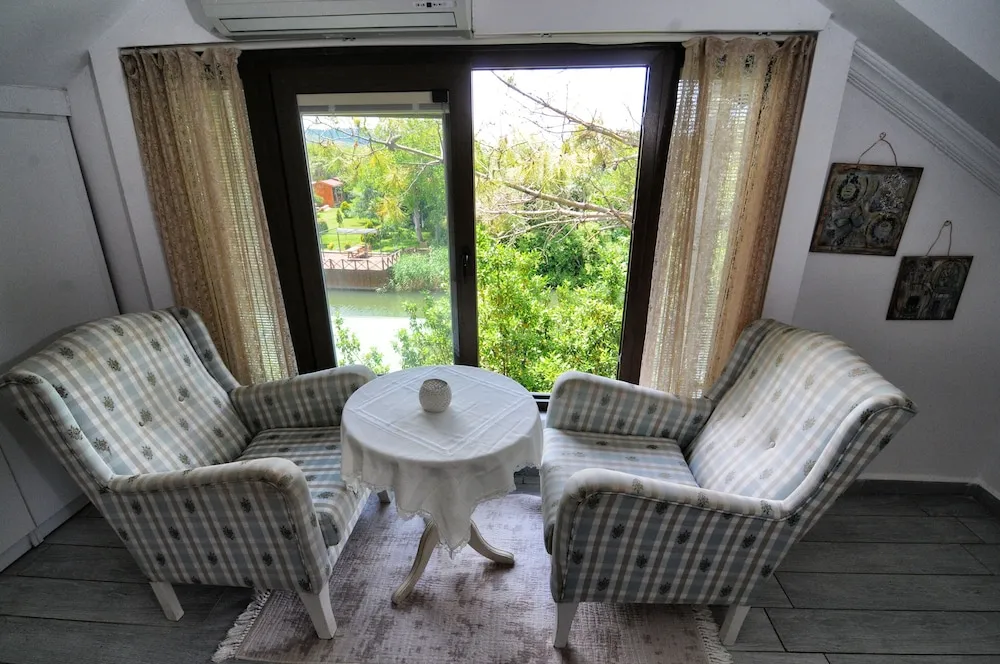 Defne Room