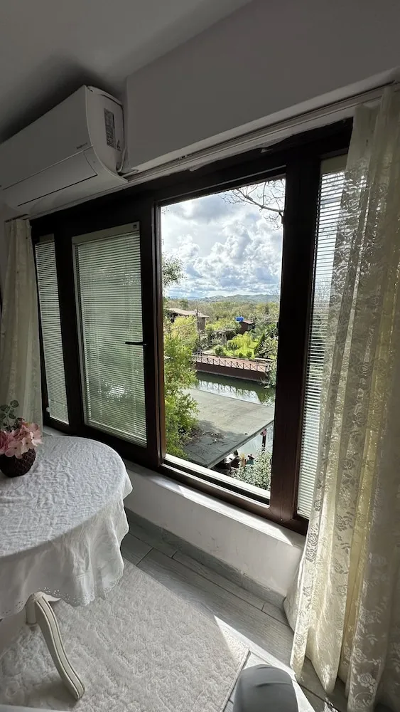 Defne Room