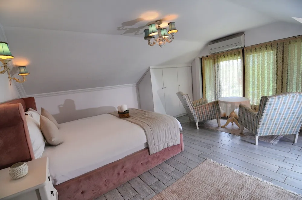 Defne Room