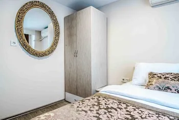 Lazz City Hotel