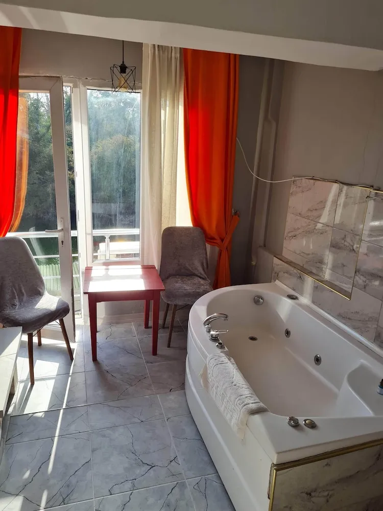 Deluxe Oda, Sıcak Su Küveti (Fireplace/Şömine)