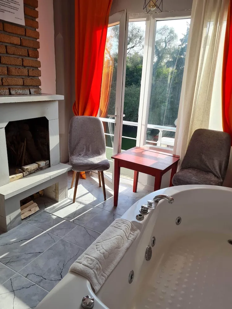 Deluxe Oda, Sıcak Su Küveti (Fireplace/Şömine)