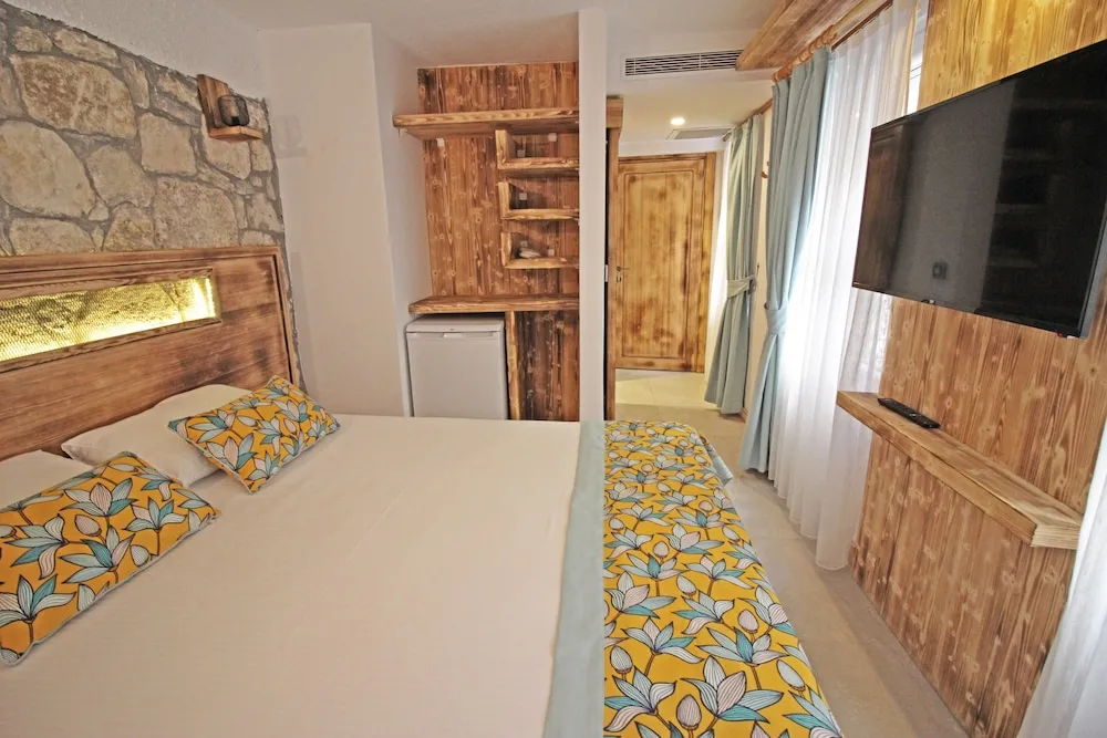 Deluxe Stüdyo Süit, Tepe Manzaralı