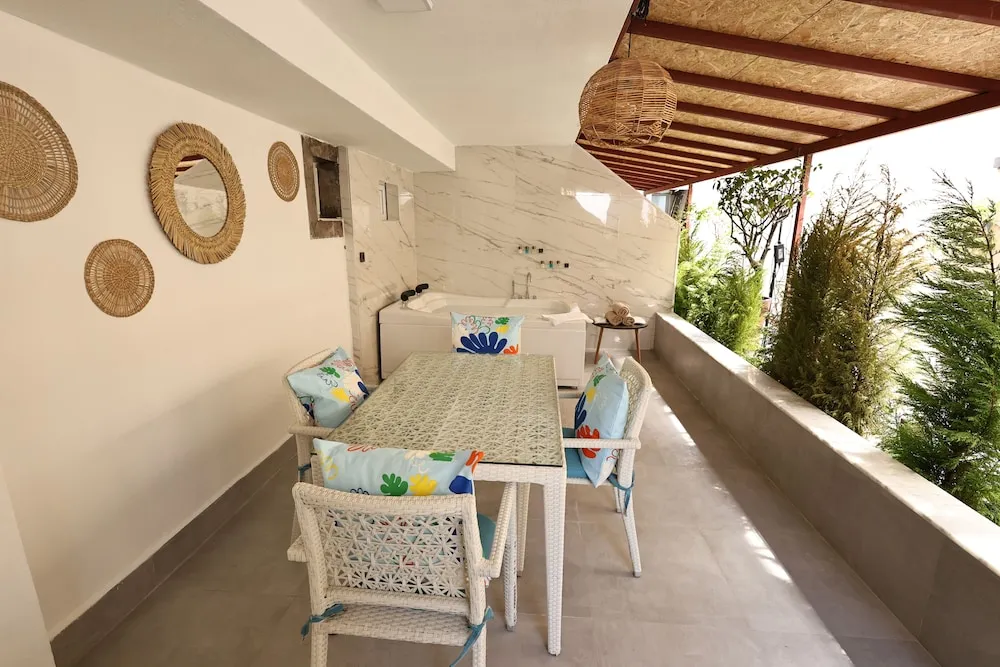 Luxury Daire, 1 Çift Kişilik Yatak ve Çekyat, Sıcak Su Küveti, Bahçe Manzaralı