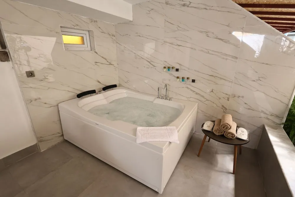 Luxury Daire, 1 Çift Kişilik Yatak ve Çekyat, Sıcak Su Küveti, Bahçe Manzaralı