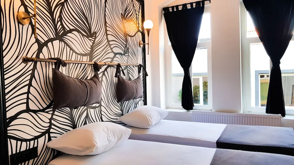 Design Tek Büyük veya İki Ayrı Yataklı Oda