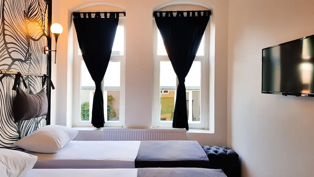 Design Tek Büyük veya İki Ayrı Yataklı Oda