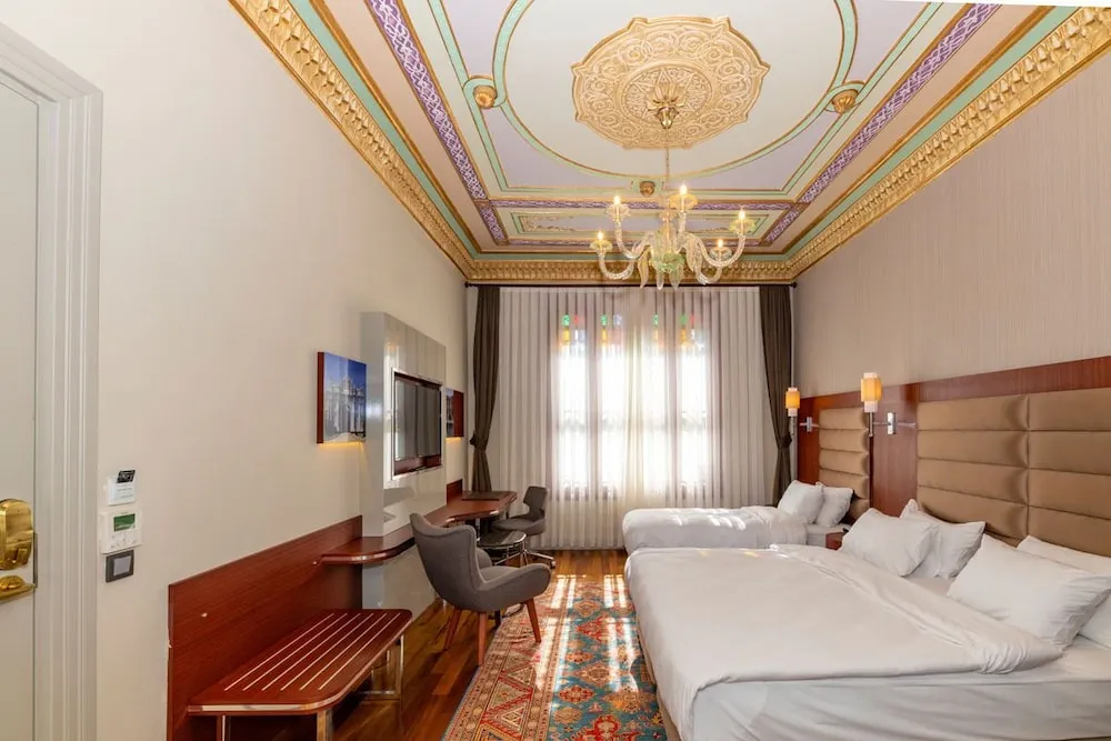 Deluxe Üç Kişilik Oda