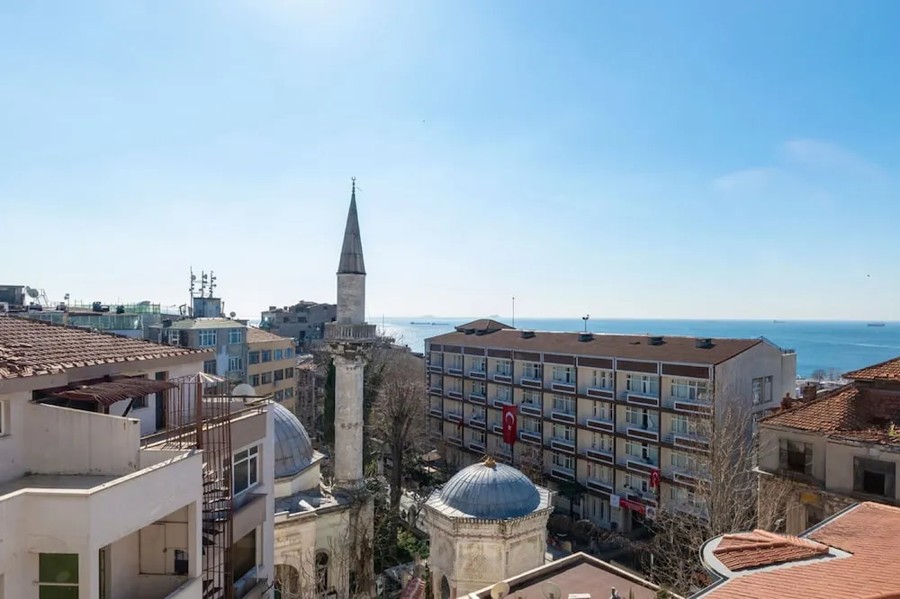 Deluxe Tek Büyük Yataklı Oda, Kısmi Deniz Manzaralı