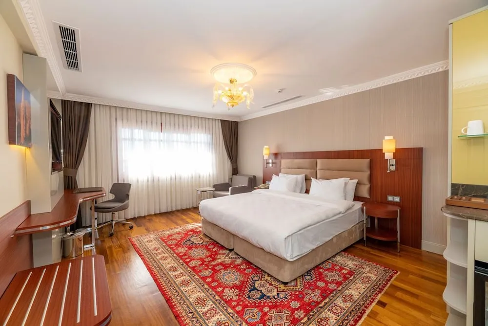 Deluxe Tek Büyük Yataklı Oda, Kısmi Deniz Manzaralı