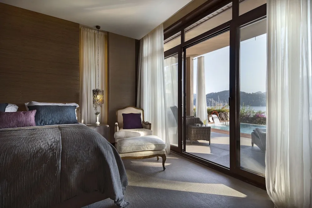 Grand Deluxe Room