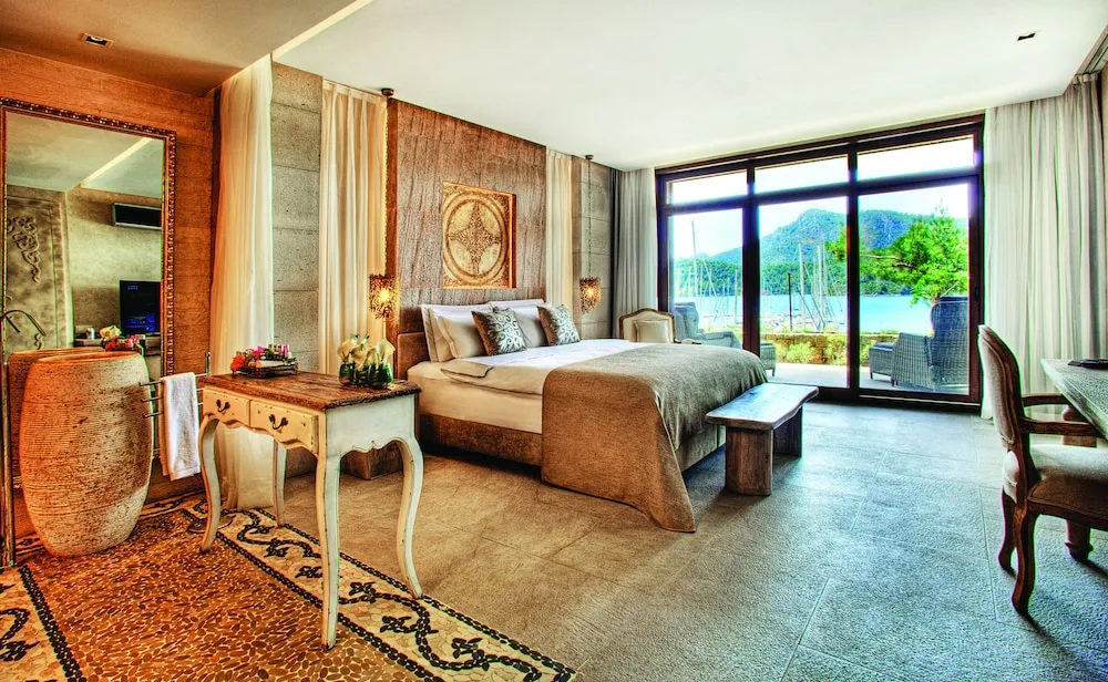 Grand Deluxe Room
