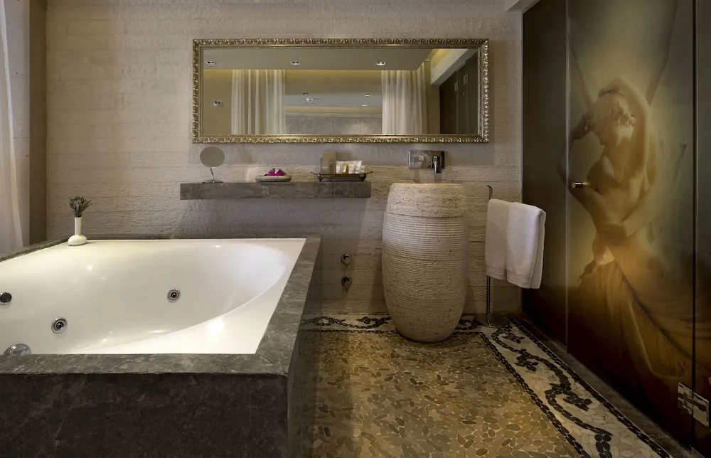 Grand Deluxe Room
