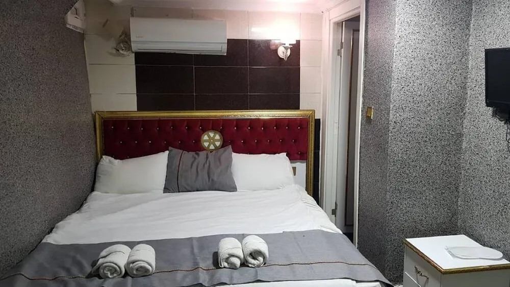 Economy Double Room, No Windows, Basement Floor