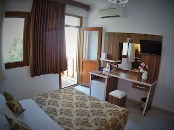 Manuela Hotel