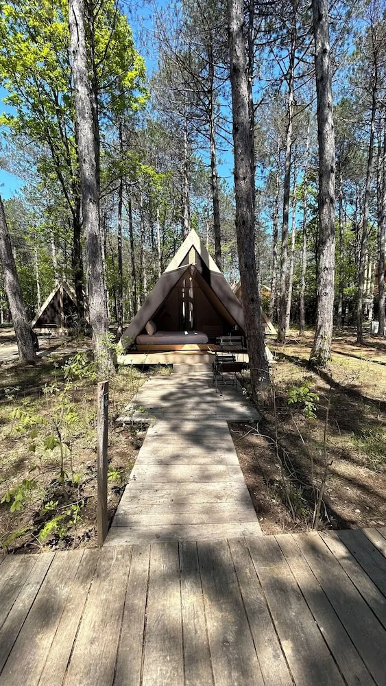 Club Çadır, Avlu Manzaralı (Sincap)